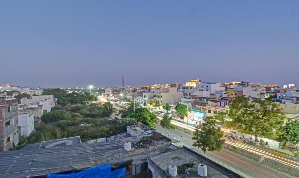 Treebo Paras Raj Near City Palace Udaipur Dış mekan fotoğraf